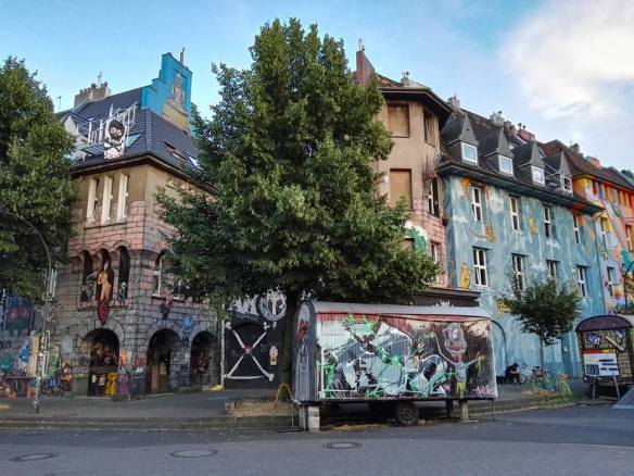 kiefernstrasse-graffiti-houses-dusseldorf-germany-1